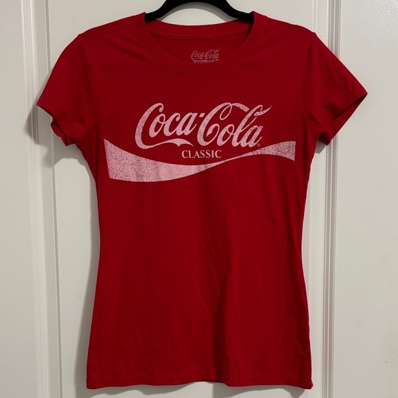 Women’s XL Coca-Cola Classic Red Short Sleeve Graphic Tshirt - Picture 3 of 5